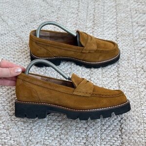 This is a pair of White Mountain Gunner women's lug sole loafers size 8